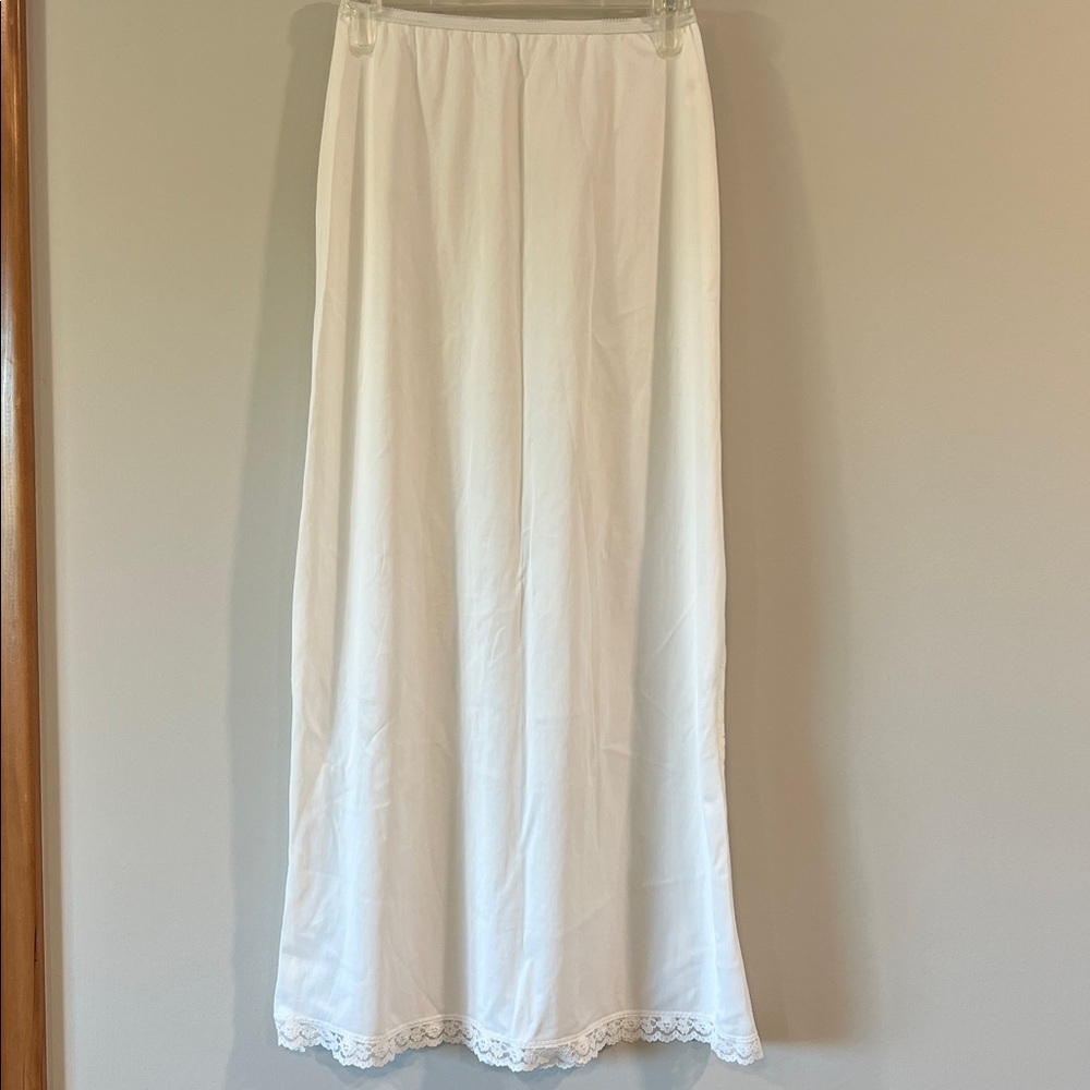 Vintage -‎ Elegant White Lace Trim Slip, small